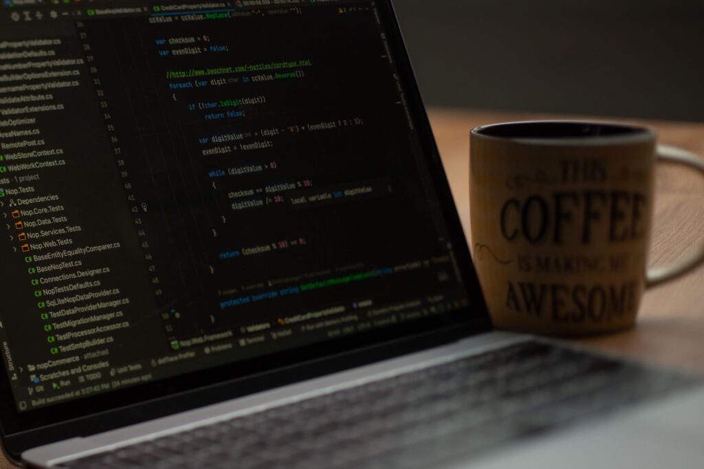 Python vs. Java: Qual Linguagem Aprender Primeiro?